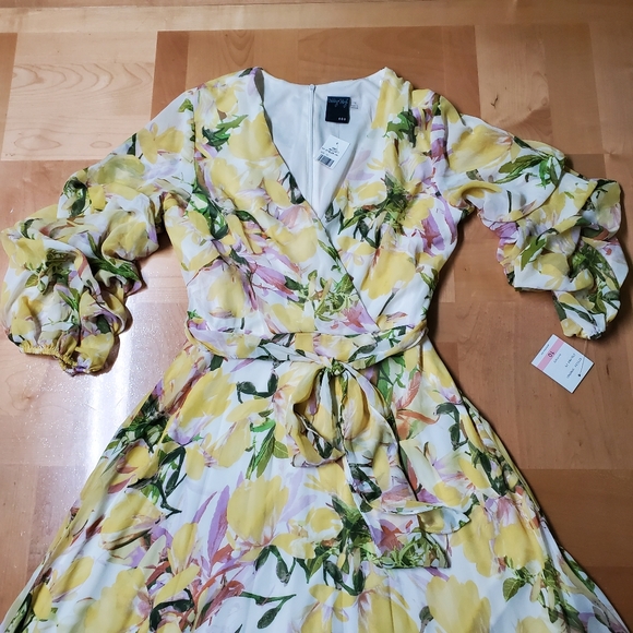 Gabby Skye Dresses & Skirts - Gabby Skys Size 10 dress NEW
